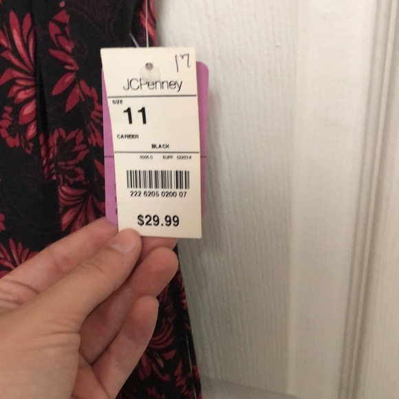 Beautiful floral dress - Picture 2 of 3